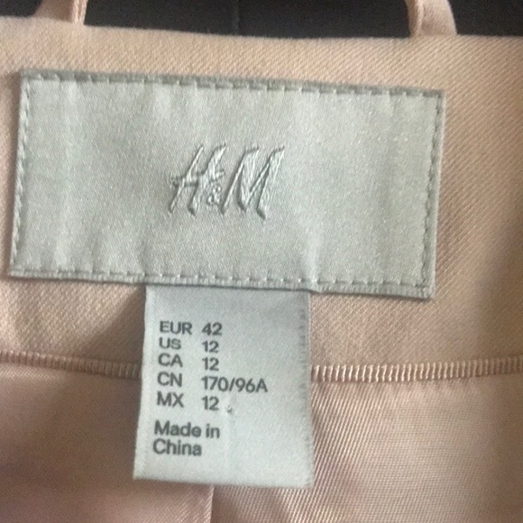 SOLD H&M Baby Pink Blazer - Picture 7 of 15